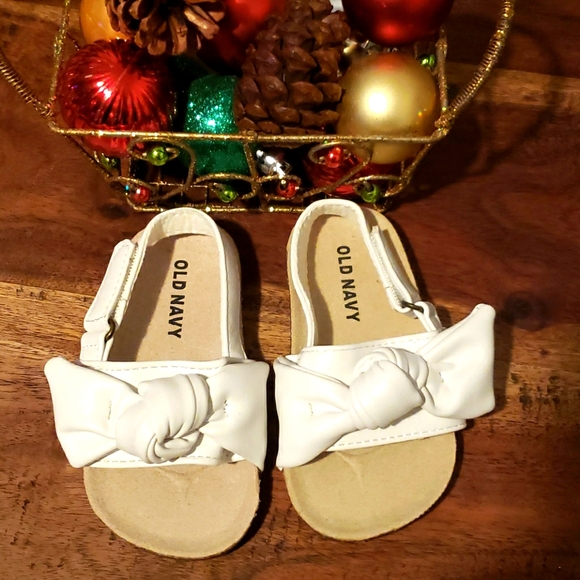 Old Navy Little Girl's Sandles Size 12/18 Months - Picture 1 of 6